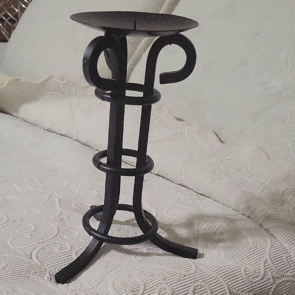 Stylish Black Metal Candle Stand